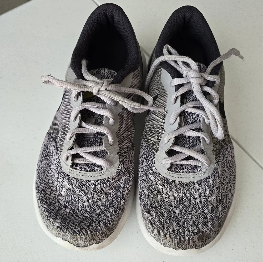Nike Flex Contact gray size 5Y